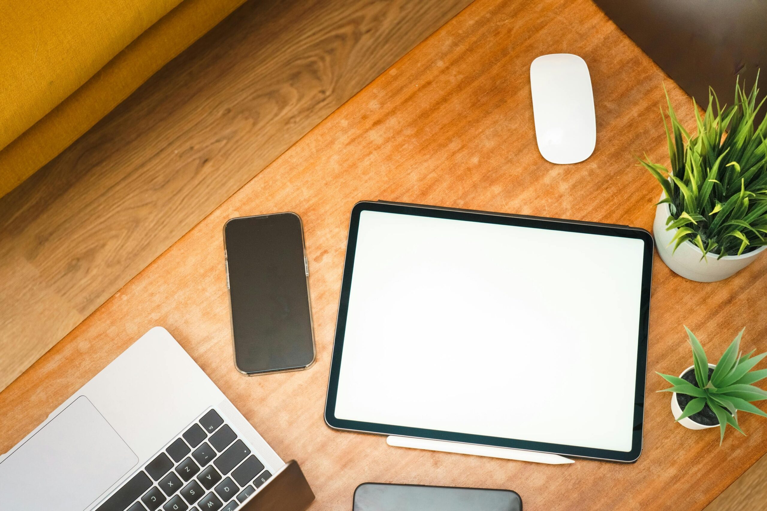 Smart desk workspace