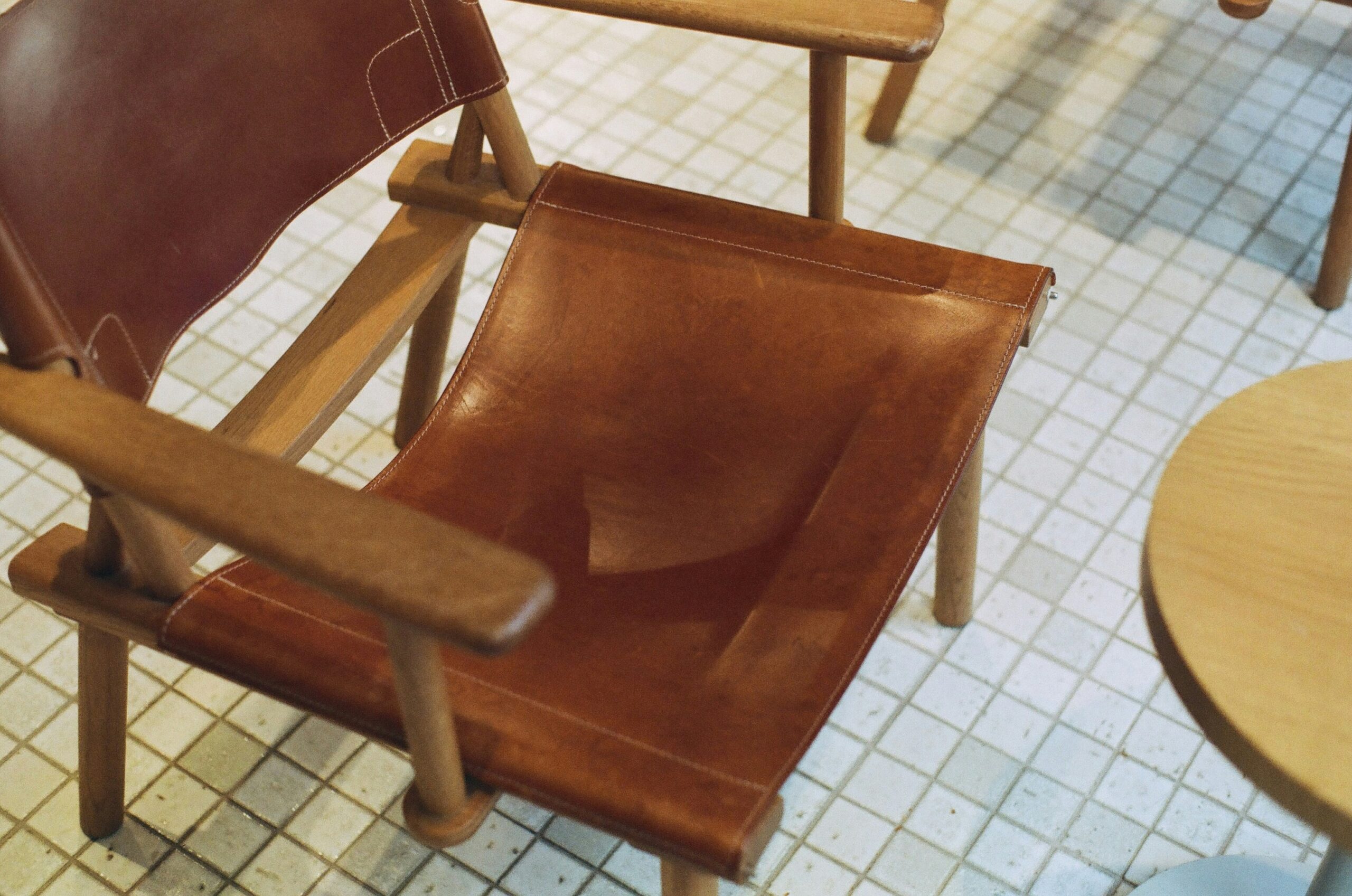 Diagram showing examples of Bluetooth-enabled furniture like charging desks and speaker chairs