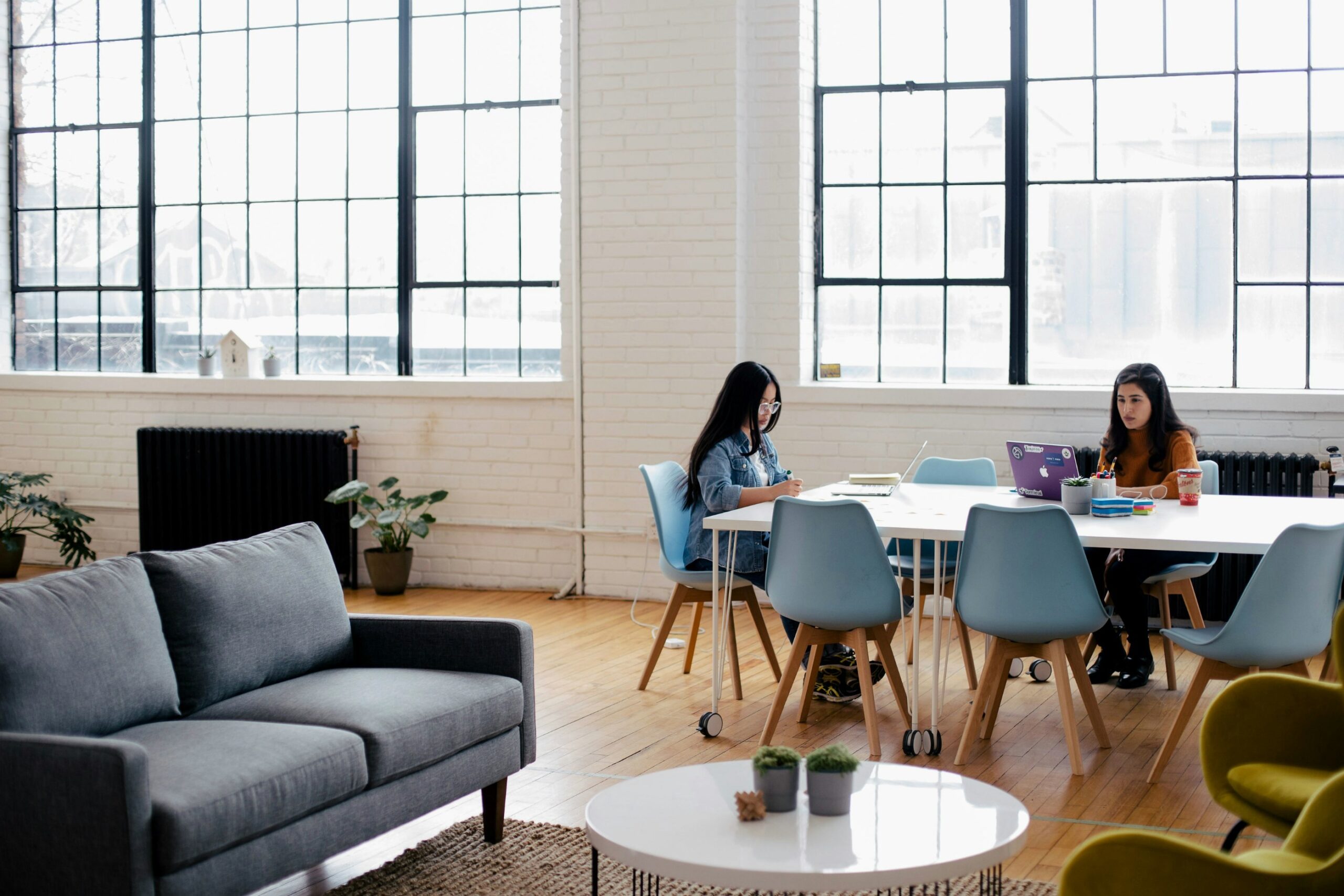 Infographic showing growth trends in smart furniture adoption