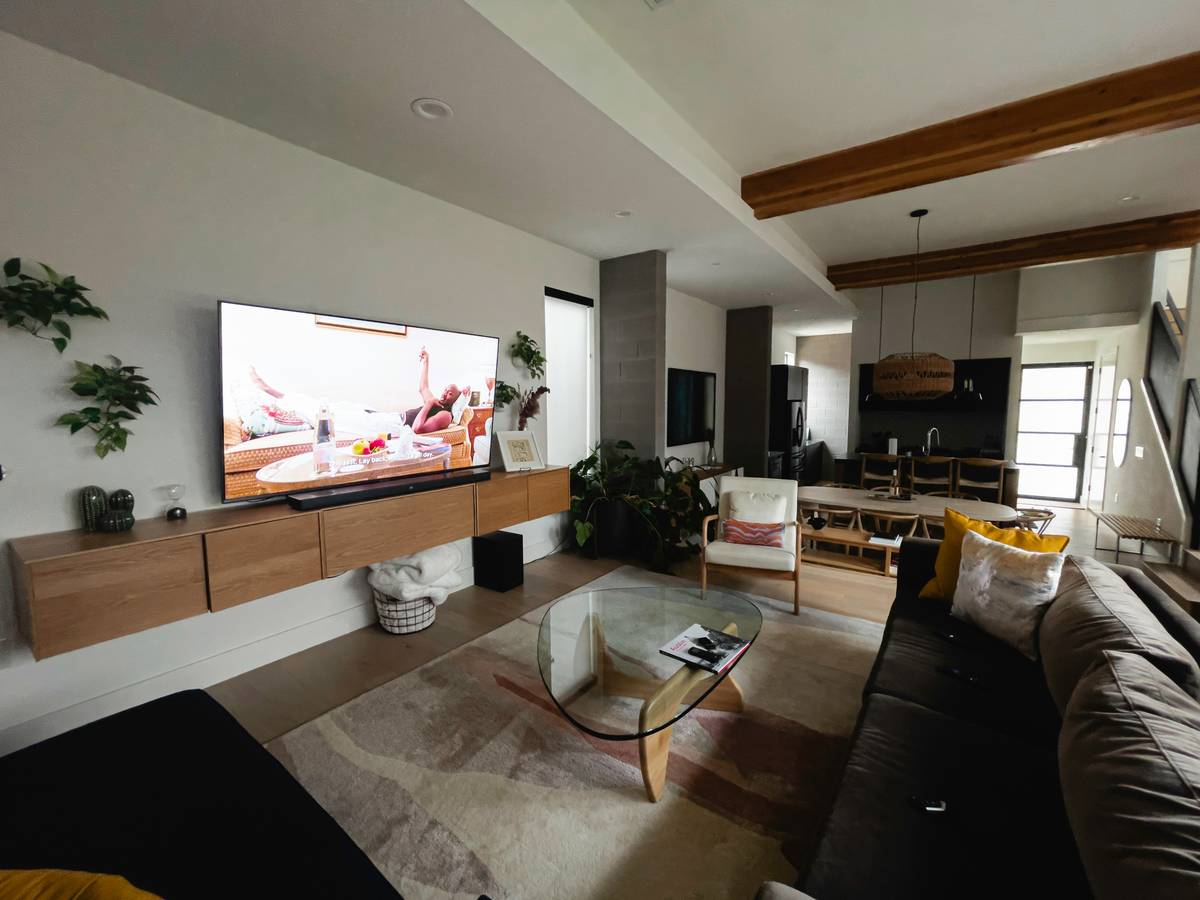 Comparison between traditional static furniture and smart IoT-enabled furniture showing flexibility.