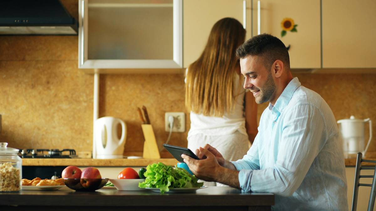 An infographic showing statistics about smart furniture adoption in homes.