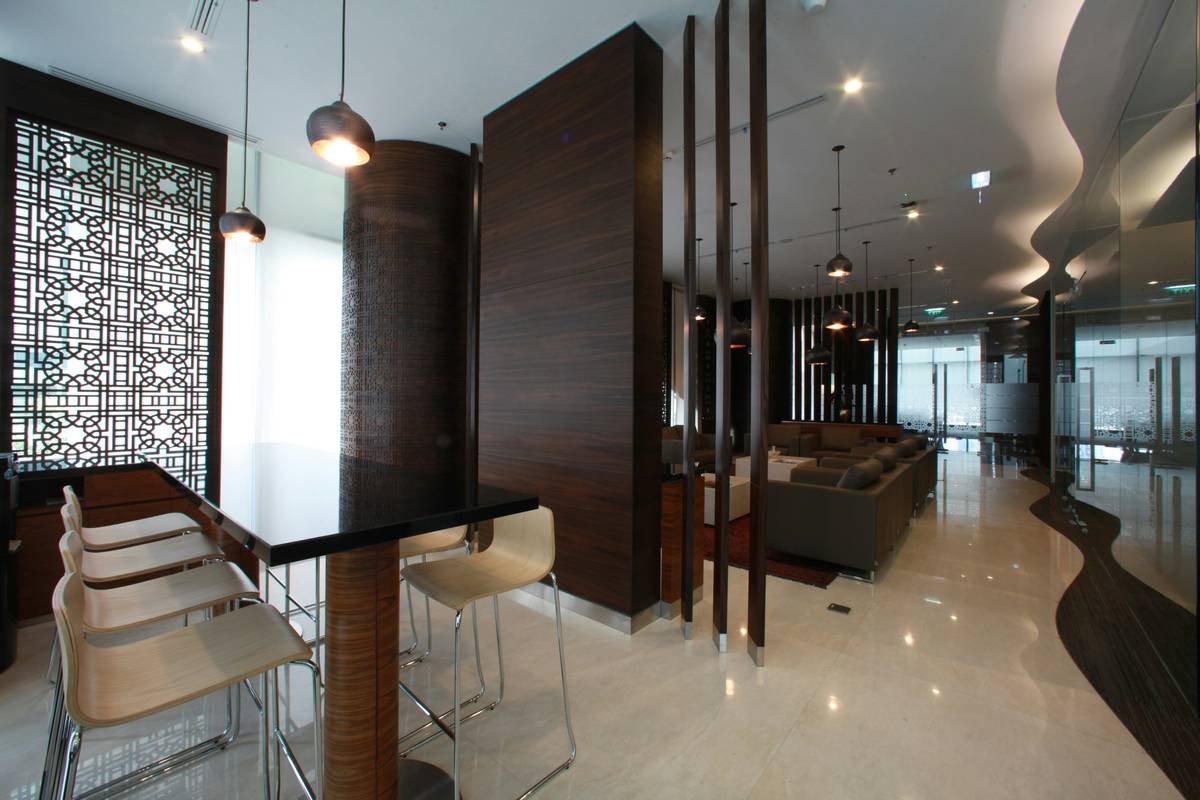 Illustration showing multiple disconnected smart devices causing clutter and confusion.