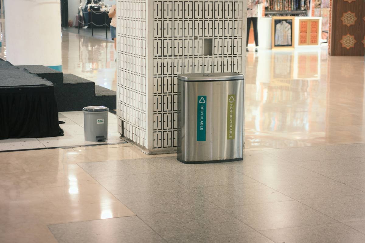 Infographic showing 70% of e-waste ends up in landfills.