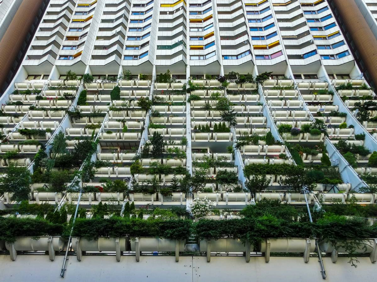 Before and after screenshots of the Smiths' living room and the eco-conscious couple's bedroom, showing the impact of smart furniture on energy savings
